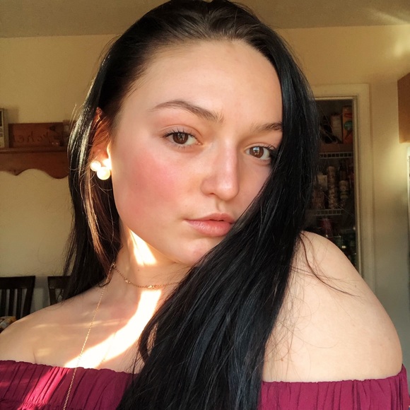 Meet your Posher, Kaitlyn - Picture 3 of 5